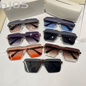 Designer-Brille aus Metall mit dünnem Rahmen, modische Herren-Sonnenbrille, unverwechselbar, große Occhiali da Sole, verschiedene Stile, übergroße Damen-Sonnenbrille AAAA PJ070 B23