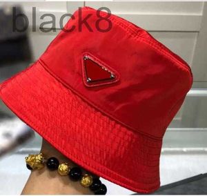 Designer Luxo Nylon Bucket Hat para homens e mulheres Designer de alta qualidade Ladies Mens primavera verão verão colorido couro de metal solar chapéus novos pescadores de pescadores uacp uacp