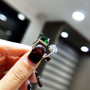Ringas de cluster cor de prata para o casamento Princesa Cut Green Engagement Women Shape Ring Party Luxury Jewelry Gifts