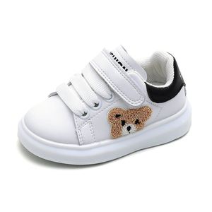 First Walkers Sping/Autumn Baby Shoes Leather Toddler Boys Girls Sneakers Cute Bear Soft Sole White Tennis Fashion Little Kids Shoes 230325