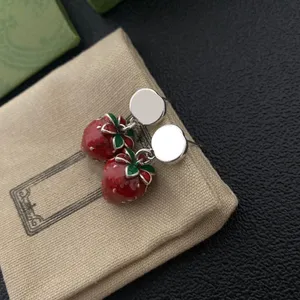 2023 Designer di marca Stud Fragola carino tesoro moda semplice personalità orecchini borchie Per le donne Gioielli di San Valentino Regalo del partito