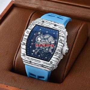 Fullfunktionella nya herrar Watch Luxury Watch Men's Quartz Automatiska armbandsur Stripe Cut-Out Design High-End Women Watches