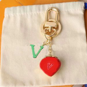 New Fashion Keychain Luxury Designer Key Chain For Women Love Strawberry Pendant Green Letter Logo Key Ring For Girlfriend D2303253S