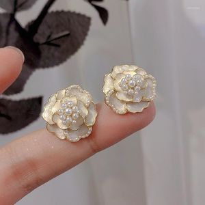 Ryggar örhängen rakol koreansk imitation pärla för kvinnor temperament camellia örhänge lyx mode damer party smycken smycken