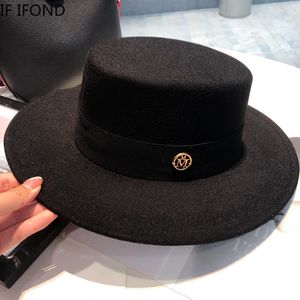 Stingy Brim Hats Fedora för kvinnor Flat Top Fashion Elegant Bowler Dress Caps Panama Church Wedding Ribbon Band Män kände jazz 230325