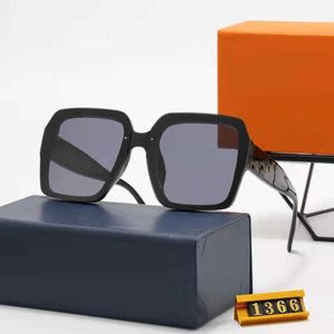 30% rabatt på lyxdesigner Nya herr- och kvinnors solglasögon 20% rabatt på utländska gatuskyttesmodeglasögon 1366