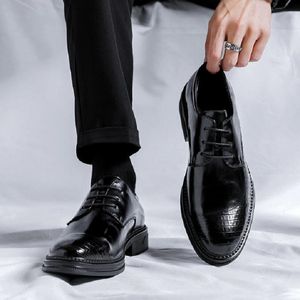 2023 buty mężczyźni wiosna lato oddychanie formalne noszenie Business Casual Men Men Wedding Groom Trend Buty drukowane D2H0