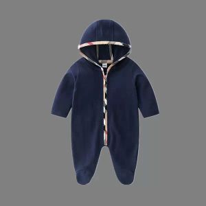 2023 Jumpsuitklädningar Nyfödda baby Rompers Girls and Boy Long ärmar 100% bomullskläder Spädbarn Baby Romper Högkvalitativa barn Pyjamas