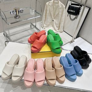 2023s Nuove donne Sandali di marca tacchi alti Pantofole Matsu Cake Summer Show Style Stesso stile Noble Fashion Sandali di gomma sandali con plateau sandalo da spiaggia per le vacanze