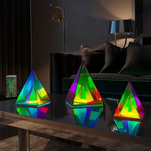 Nachtlichter moderne Würfel Tischlampe RGB Acryldreieck LED Night Light Creative Schreibtischlampe dekorativ für Büro Heimschlafzimmer Urlaub Geschenk P230325