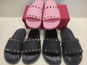 Summer Sippers Mężczyźni Slajdes Ladies Beach Slipper Espadrilles Rivet Stuppers Niepoślizgowe skórzane męskie buty Buty Rhinestone Flat Gume Gume Sliders