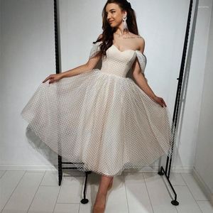 Abito da sposa Abiti vintage anni '50 Lunghezza tè Abiti da sposa corti Spalle scoperte Tulle punteggiato Abiti classici da noiva Corsetto posteriore