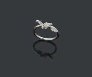 Designer Ladies Seilknoten Ring Luxusring mit Diamanten Modebring Klassiker Schmuck 18K Gold plattiert Rose Hochzeit Whole Adjus6149115