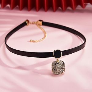 Choker Luxury Design Black Square Crystal Pendants Halsband för kvinnor Sexig läder Neckkedja Goth Chocker Party Jewelry Accessories