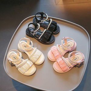 Sandals Princess Sandals 2023 Summer New Children's Shoes Pearls Flat Soft Beautiful Girls Performance Shoes for Party Wedding Shows PU W0327