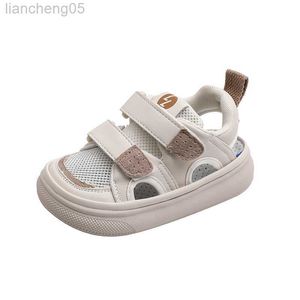 Sandaler 2023 Nya sommarbarn Sandaler för pojkar mesh andningsbara flickor Skor ihåliga utan slip Beach Sandaler Fashion Kids Sneakers W0327