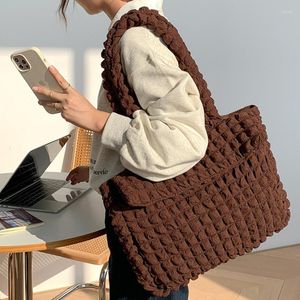 Borse da sera Pleated Grid Tote Borsa a tracolla con patta in nylon da donna Borse imbottite ad alta capacità Borse da donna con manico alla moda 2023 Ins