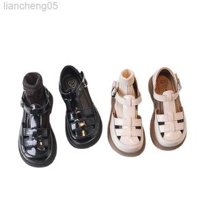 Sandálias Childrens Half Sandals Meninas Meninas dos dedos de couro tapado Sapatos de couro primavera Cenas do verão Sandálias ocas anti-kick twe-caver w0327