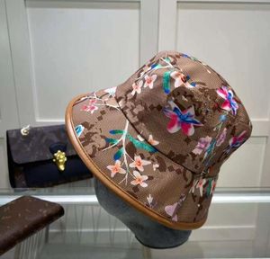 7Color Luxurys Designer Wide Brim Summer Designer Letter Bucket Hats Män och kvinnor Pu Leather Fashion Par Hat Print Casual