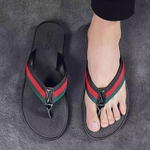 Män flip flops lyx trend hög kvalitet slipare skor utomhus strand eleganta tofflor icke-halkflip flops stor storlek