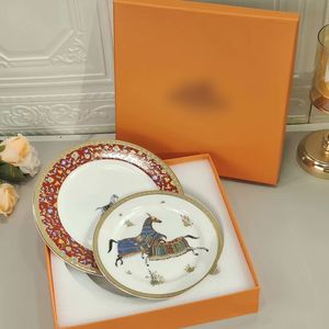 Exquisite Warhorse Style Dishes and Plates Porcelain Luxury Gilding Process 10 Inch Dinner Plate 8 Inch Cake Dish with Gift Box for Home Decors