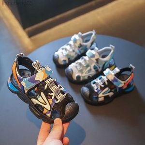 Sandaler Summer Sport Sandaler för barn 2023 Fashion Printed Pu Leather Boy Running Shoes Anti-Slippery Mesh Fabric Sneakers Kids W0327