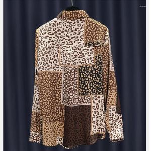 Kvinnors T -skjortor 2023 Spring Leopard Patchwork Print Satin Shirt Women Korean Style Polo Neck Långärmad blusar Elegant Fashion Casual