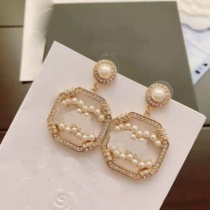 Retro Classic Simple Style C-Letter Designer Stud Earrings Pearl Square Pendant Earring for Women Högkvalitativa smycken Tillbehör gåvor