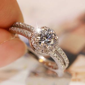 バンドリングHuitan Exquisite Round Cubic Zirconia Rings Women for Wedding 2022 New Fashion Design Silver Color Rings Wholesale Bulk Jewelry G230327