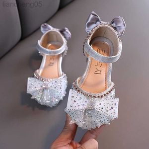 Sandaler Kamucc Hot Summer Girls Sandaler med Bow Open Toe Diamond Princess Party Shoes Soft Flat Sandals for Girls Kids Sandaler W0327