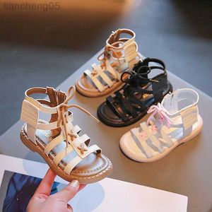 Sandaler barnmode romerska skor för flickor 2023 Ny sommar spets pu cut-out open-tå prinsessan casual mångsidig sandaler sida blixtlås w0327