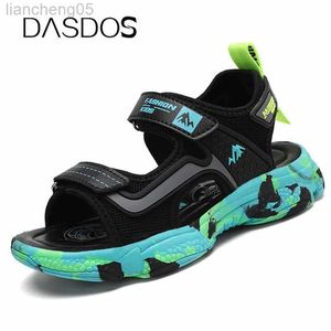 Sandaler Nya 2022 Summer Beach Water Children Sandaler Fashion Shoes Kid Lightweight Non-Slip Soft Bottom Shading Leather Boys bekväm W0327