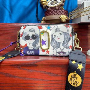 Camera Bag 2023 New Cartoon Small Square Bag Moda versatile borsa a tracolla monospalla