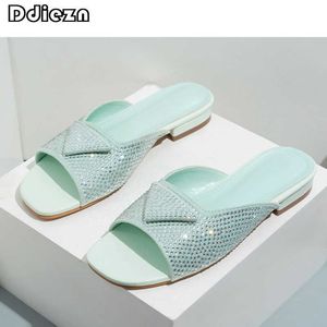 Slippers Slippers Женщины низкие каблуки 2023 Новые в гладиаторских повседневных стразах.