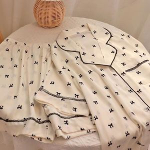 Kvinnors sömnkläder Silkkvinnors set Summer Short Sleeve Cardigan Pijamas Suits White Satin Lingere Home Sweet Sleepwear Sexy Women's Pyjamas Set 230328