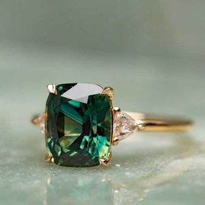 Кольцо кольца ярко -квадратное обручальное кольцо женское золото роскошное циркон кольцо зеленый свадебный подарок женский модные украшения Z0327