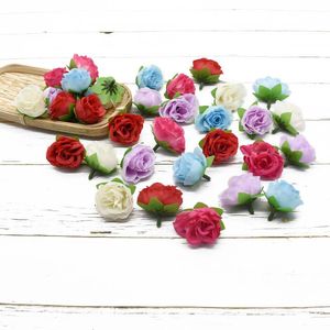 Flores decorativas grinaldas 30Pieces Mini Artificial Rose Flor Head Fake Made Made Diy Christmas Decoration for Home Wedding Decor Bride