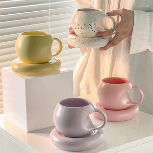 Muggar Creative Big Ceramic Mug Sweet Coffee Cup Nordic Home Handmade Art Water Bottle With Tray For Cold Milk Tea Stor tefatuppsättning