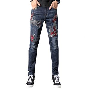 Мужские брюки татуировка мужские Desgin Dragon Emelcodery Etent Slim Fit Jeans Young Man Cowboy Cotmon Casual Straight Denim Bonders 230328