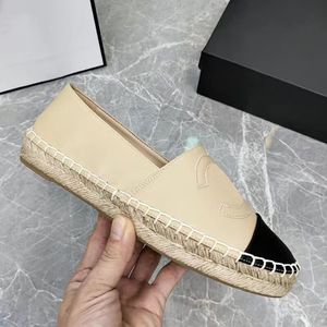 Sandalet 2023 Lüks Tasarımcı Ayakkabı Üst Moda Denim Sapatos Espadrilles Saman Balıkçı Düz ​​Topuk Ayakkabı Tembel Zapatos Mujer Gündelik Çizgi Çizgi Kartel Kanal C-C35-41