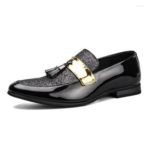 SURET Buty ręcznie robiono spiczaste palce frędzlowe formalny patent skórzany Oxford dla mężczyzn mokasyna męskie buty ślubne biuro biurowe