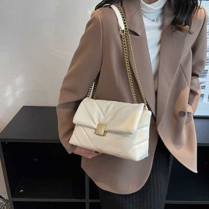 Omuz çantaları omuz flep crossbody kadınlar için kış son trend tasarımcı zinciri çanta ve cüzdanlar küçük 230322