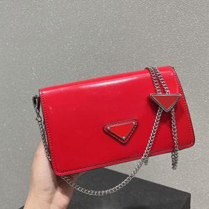 Tasarımcı PS Çantalar Kadın Katı Kırmızı Harfler Metal Parça Omuz Çantası Mizaç Yüz Seyahat Crossbody Cüzdan Akşam Yemeği Partisi Bayan