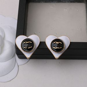 23SS 2. styl luksusowy projektanci marki Listy Ear Stud Black White Heart 18K Gold Splated 925 Srebrne geometryczne kobiety krystaliczne kryształowy metalowy kolczyk