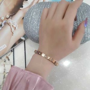 luxuryDesigner bracelet love bangle Titanium steel non fading Rhinestone Bracelet female new fashion niche design rose gold Korean red