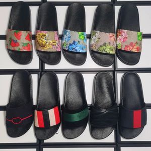 Doğru Çiçek Kutusu Toz Torbası Ayakkabı ile 2023 Yazlık Terlik Tasarımcı Erkek Kadın terlik Yılan Baskı Slayt Yaz Geniş Düz Sandalet Terlik Kadın Ayakkabı