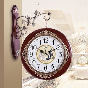 Relógios de parede Relógio decorativo de dupla face de luxo grande 3D de madeira vintage de madeira vintage incomum horloge Murale tardar