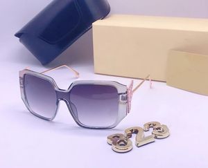 Retro kobiety okulary przeciwsłoneczne Małe prostokąta rama okularów przeciwsłonecznych Ochrona UV400 Oczy Okulowe letnie podróżne plażę modne okulary są wyposażone w pudełko 8232