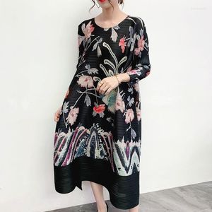 Casual Dresses Miyake Pleated Fall 2023 Women Loose Plus Size Flower Undefined Print Dress Vintage Alternative Clothing Robe