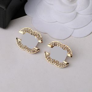 23SS 4style Luxury Brand Designers Letters Stud Stall